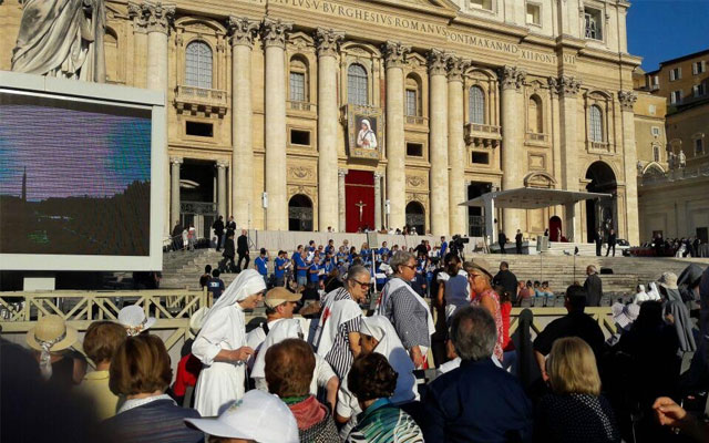 Vatican to honour Mother Teresa with sainthood today, Kolkata awaits the golden moment 