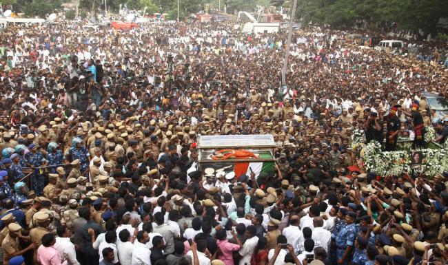 Last rites ceremony of Jayalalithaa underway, supporters mourn