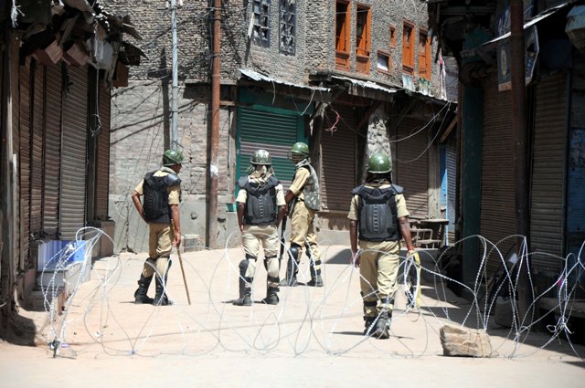 Militants fire on police party in Kashmir