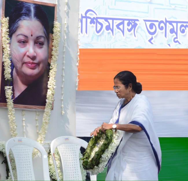 Mamata Banerjee pays homage to Jayalalithaa 