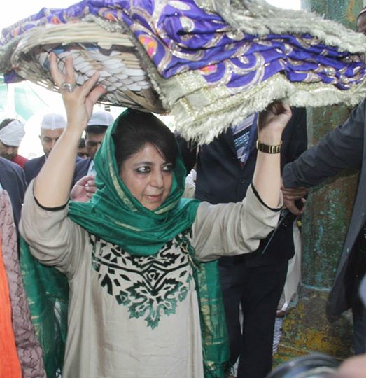 Mehbooba prays for Kashmir peace at Ajmer Sharif