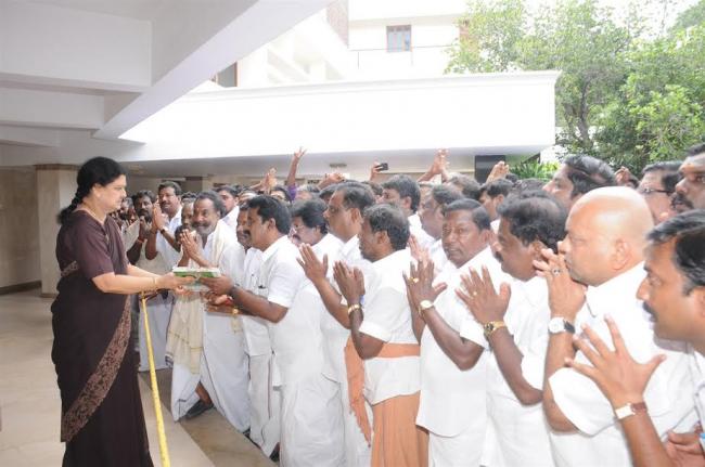 Tamil Nadu: Sasikala Natarajan to be Jayalalithaa's successor as AIADMK GS