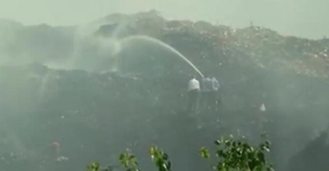 Fire rages at Kalyan dumping yard, 2000 people evacuated