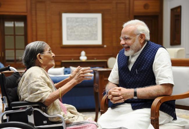 103 year old widow ties a Rakhi on PM