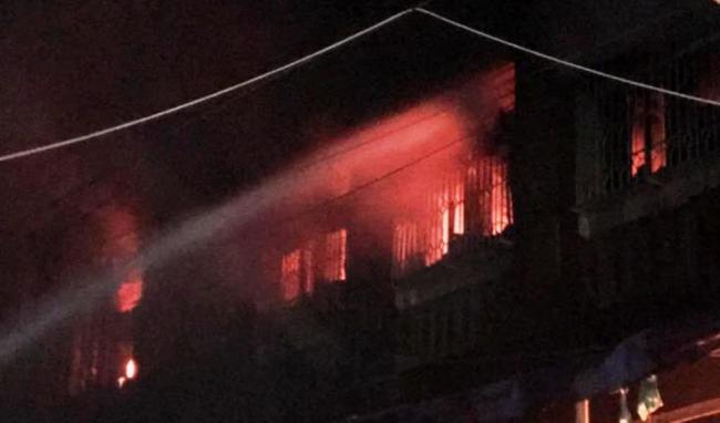 Kolkata: Burrabazar multi-storey still burning after 14 hours, 16 fire tenders engaged in firefighting ops