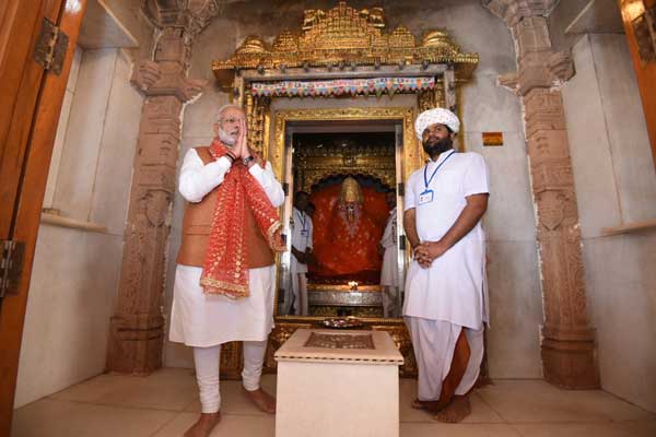 Narendra Modi visits Ashapura Mata Temple in Kutch
