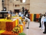 President Kovind pays tribute at the Amar Jawan Jyoti in New Delhi