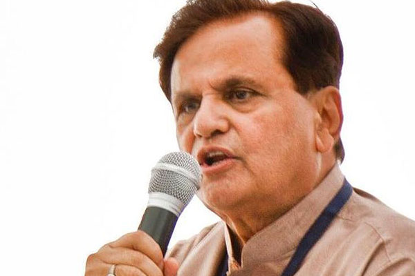 Congress expels eight Gujarat MLAs for voting against Ahmed Patel