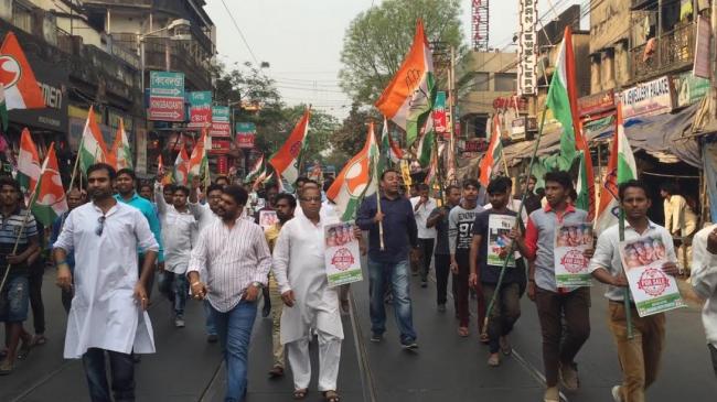West Bengal:Youth Congress leaders protest against Centre, state