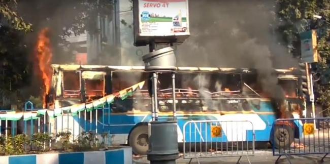 Kolkata: Ambulance crashes into bakery van at Golpark, state bus catches fire at Jadavpur