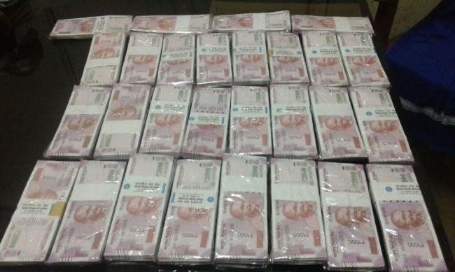 Rs. 56.74 lakh in fake 2000 rupees seized in Kolkata, 5 booked