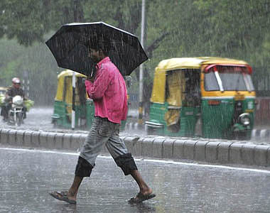 Heavy rains lash Gujarat, submerges several parts