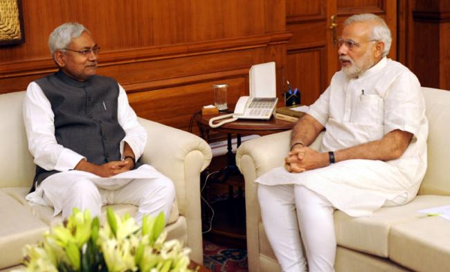 Nitish accepts lunch date with Modi, skips Sonia's invite