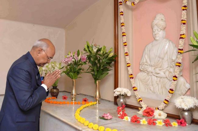 President Kovind visits Belur Math and pays respect to Swami Vivekananda