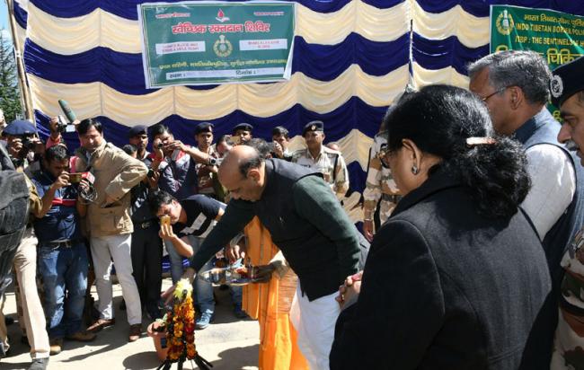 Union Home Minister greets jawans on Dussehra