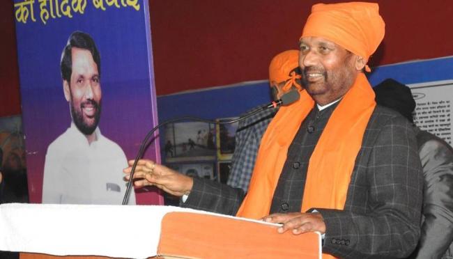 Ram Vilas Paswan admitted to Patna hospital after complaining breathlessness