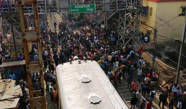 Kolkata: Locals block rail track after train knocks down man, service hit