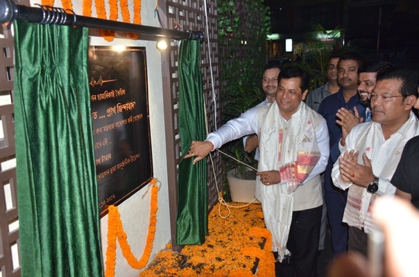 Sonowal unveils Dr. Bhupen Hazarikaâ€™s statue at new office campus of Prag News Channel