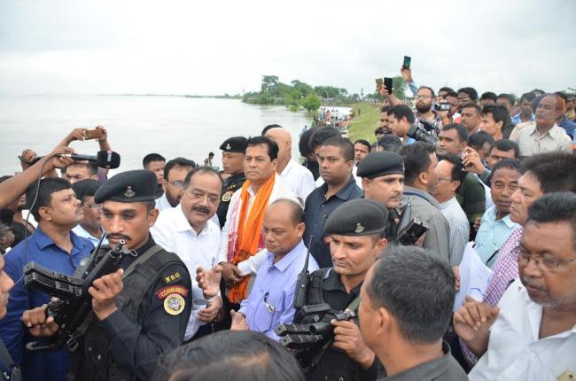 Assam flood situation worsens, death toll mounts to 34, Sonowal inspects flood-hit areas