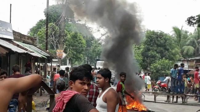 Communal riots turn Bengal's Baduria into battlefield, Central forces deployed