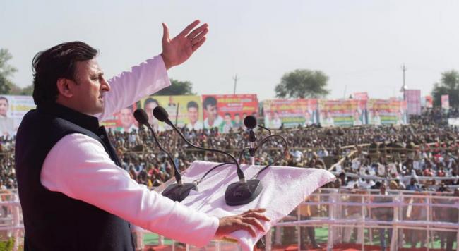 Akhilesh Yadav launches poll manifesto, attacks Centre