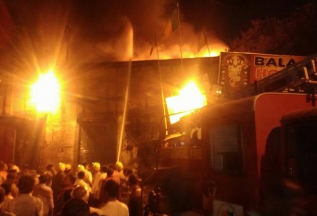 Major fire breaks out in Kolkata godown, firefighting ops underway