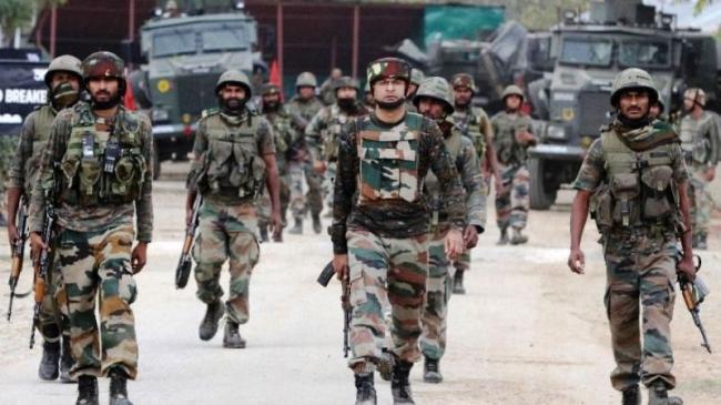 4 security personnel injured in Kashmir grenade attack
