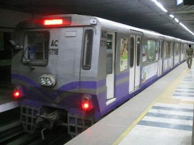 Kolkata metro service partly hit as woman commits suicide