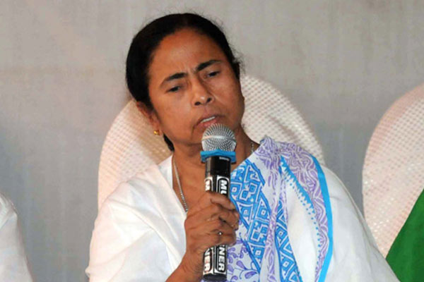 Only to accuse Delhi CM is not solution: Mamata Banerjee on smog