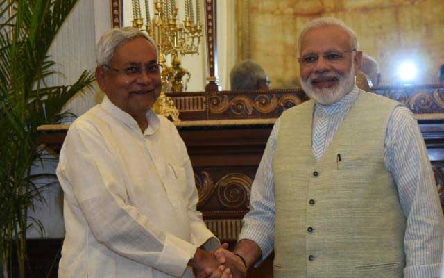 PM Modi praises Nitish Kumar's decision to resign for fighting against corruption