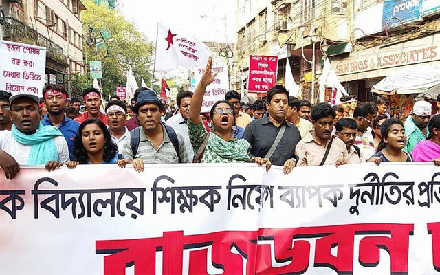 Kolkata: SFI, DYFI stage protest against alleged irregularities in primary teachers recruitment