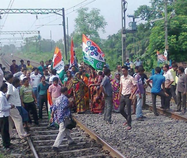 TMC supporters block rail tracks near Santragachi station over local issue, service hit in pick hours