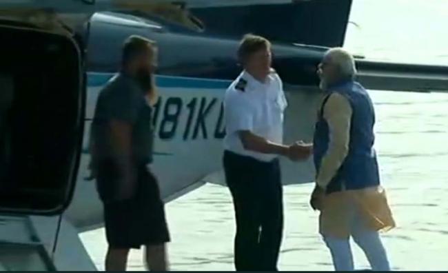 Modi takes off in seaplane to wrap up Gujarat campaign