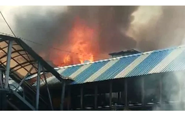 Massive fire in Bandra slums reaches railway station, situation under control