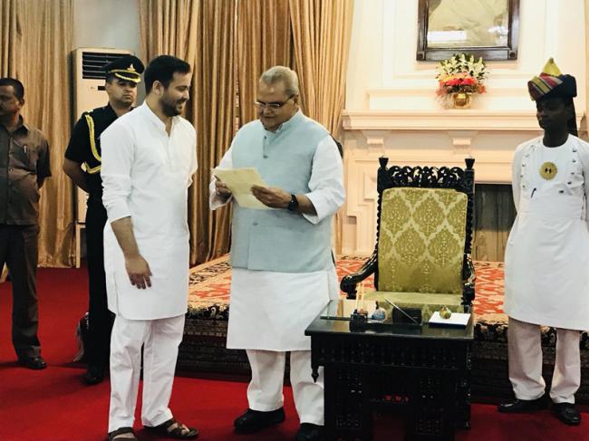 Tejashwi Yadav meets Bihar Governor, stakes claim to form government