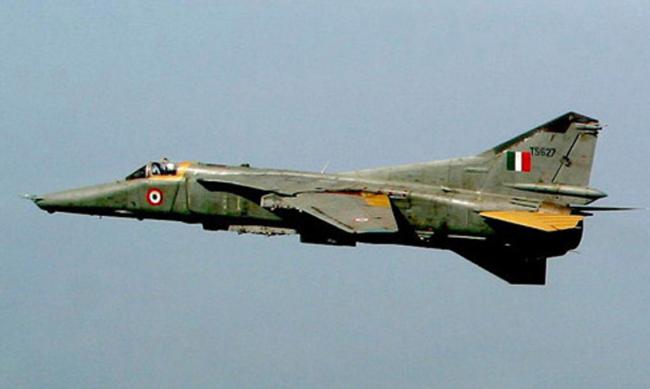 Mig 27 of IAF crashes near Jodhpur, pilot safely ejects