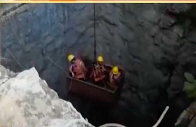 Meghalaya coal mine tragedy : Indian navy divers, 21 fire fighters with 10 high-powered pumps join rescue operation