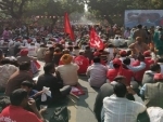 Kisan Mukti March: Farmers protest at parliament street