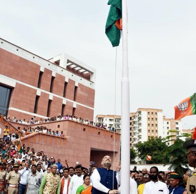 Congress slams Amit Shah for not being able to hoist National Flag properly