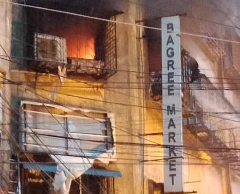 Fire continues to rage in Kolkata's Bagree Market even after 19 hours, 30 fire tenders engaged in battling the blaze