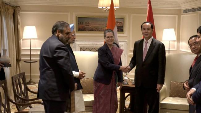 Manmohan Singh, Sonia Gandhi meet Vietnam President Tran Dai Quang
