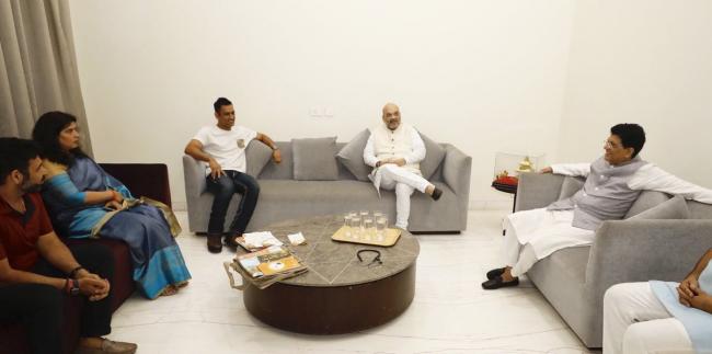 Amit Shah meets MS Dhoni as part of the 'Sampark for Samarthan' initiative 