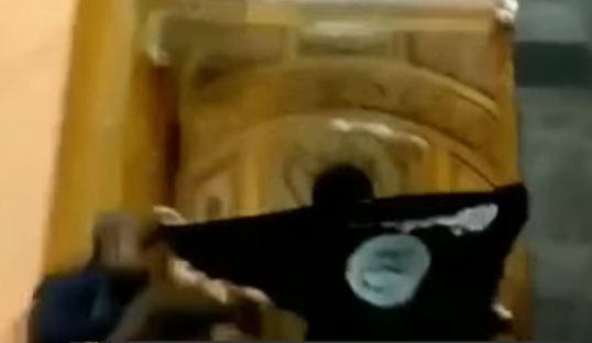Masked youth storms historic Jamia Masjid in Srinagar, unfurls ISIS flag 