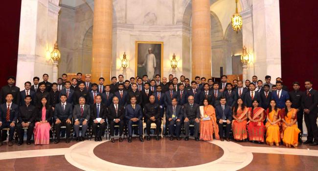 Probationers of different railway services call on the President Kovind