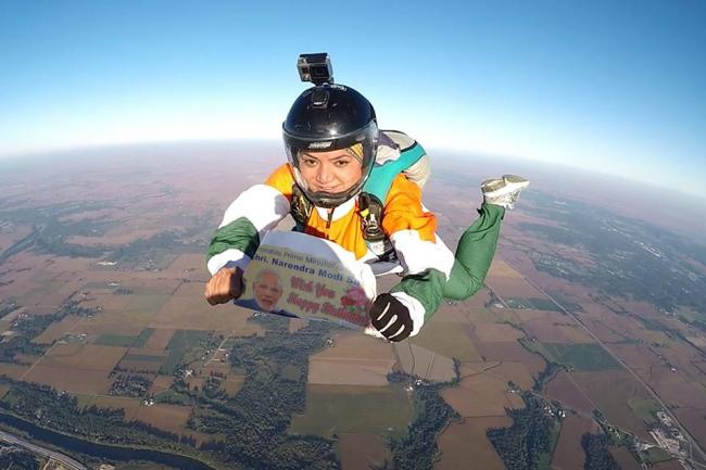 Indian parajumper Sheetal Mahajan wishes PM Narendra Modi by jumpng off a plane from a height of 13,000 feet 