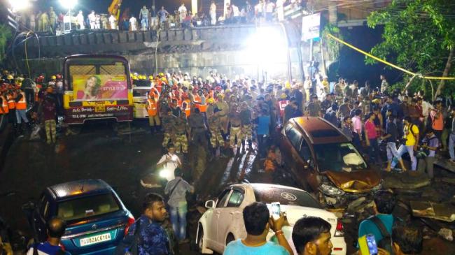 40-year-old Majherhat bridge collapses in southern Kolkata, one dies