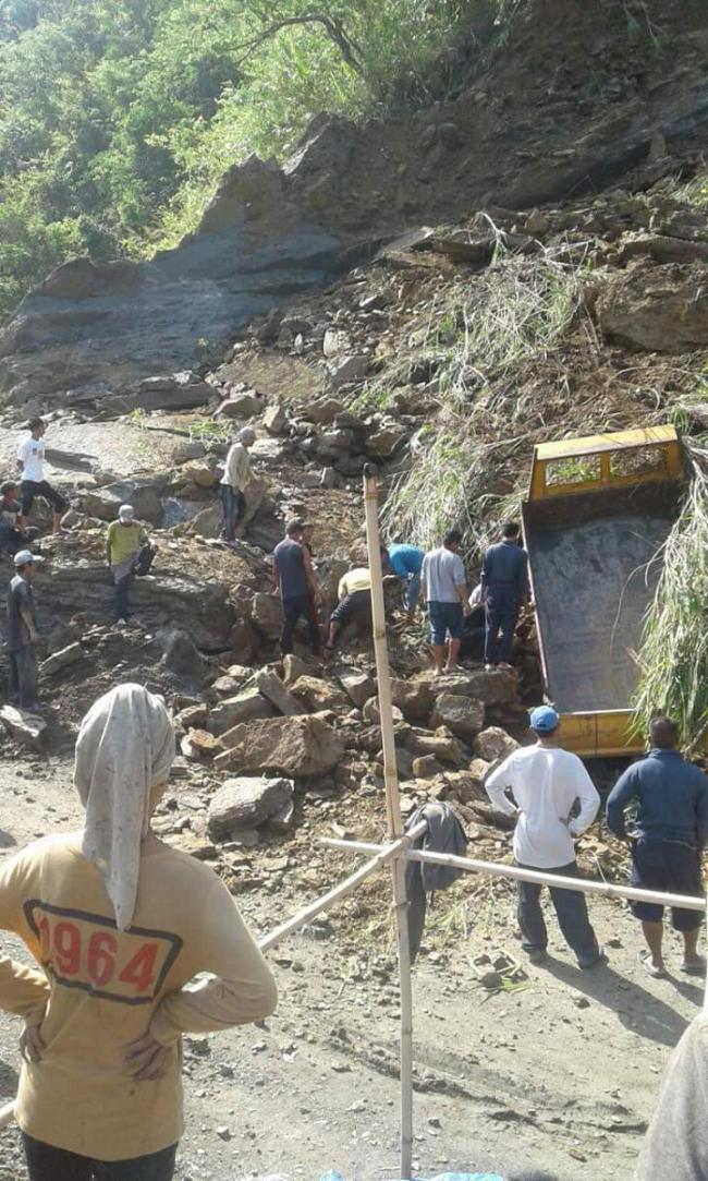 Landslide at a stone quarry near Aizawl, kills 4 people
