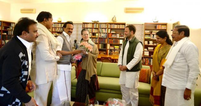 Sonia Gandhi turns 72, senior politicians wish her 