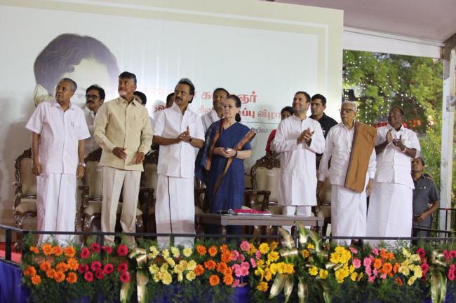 Sonia Gandhi unveils DMK leader Karunanidhi's statue in Chennai