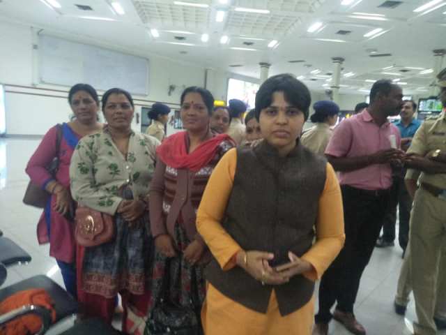 After daylong standoff with protesters over Sabarimala, Trupti Desai decides to return